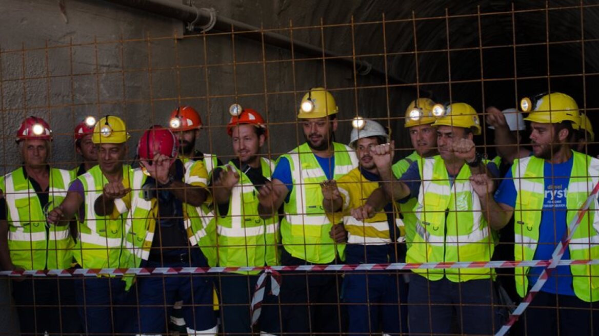 Miners escalate protests against Gov. decision to suspend Skouries mine operations (pics+vid)