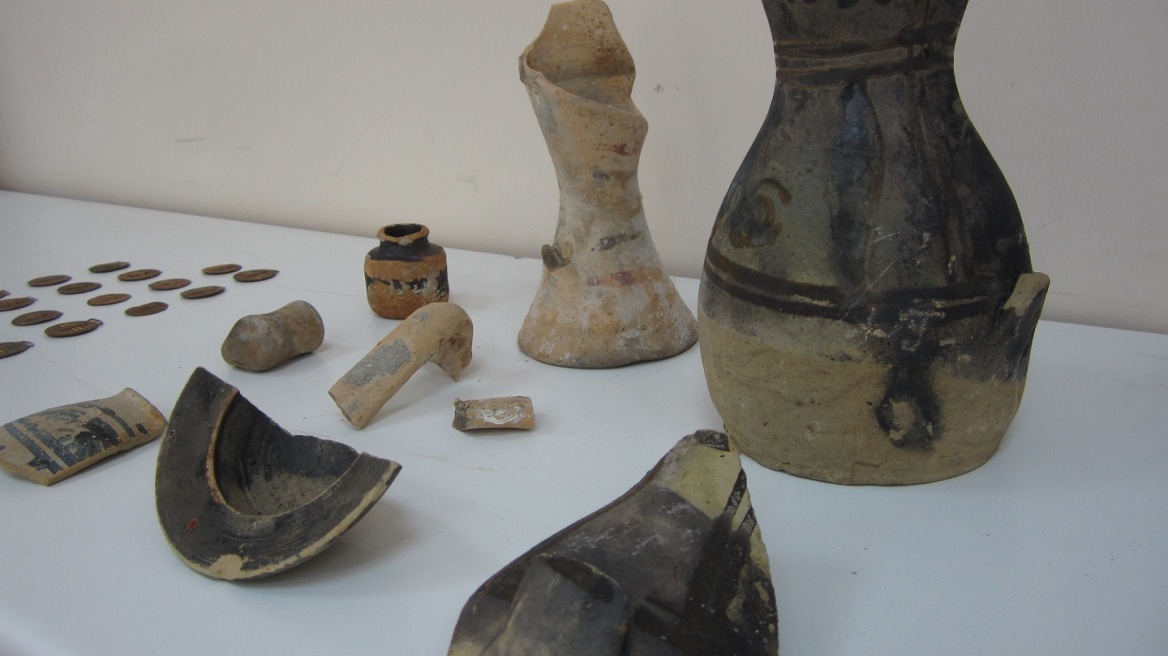 Κερκυραίος μετέφερε αρχαία αντικείμενα με το αυτοκίνητό του