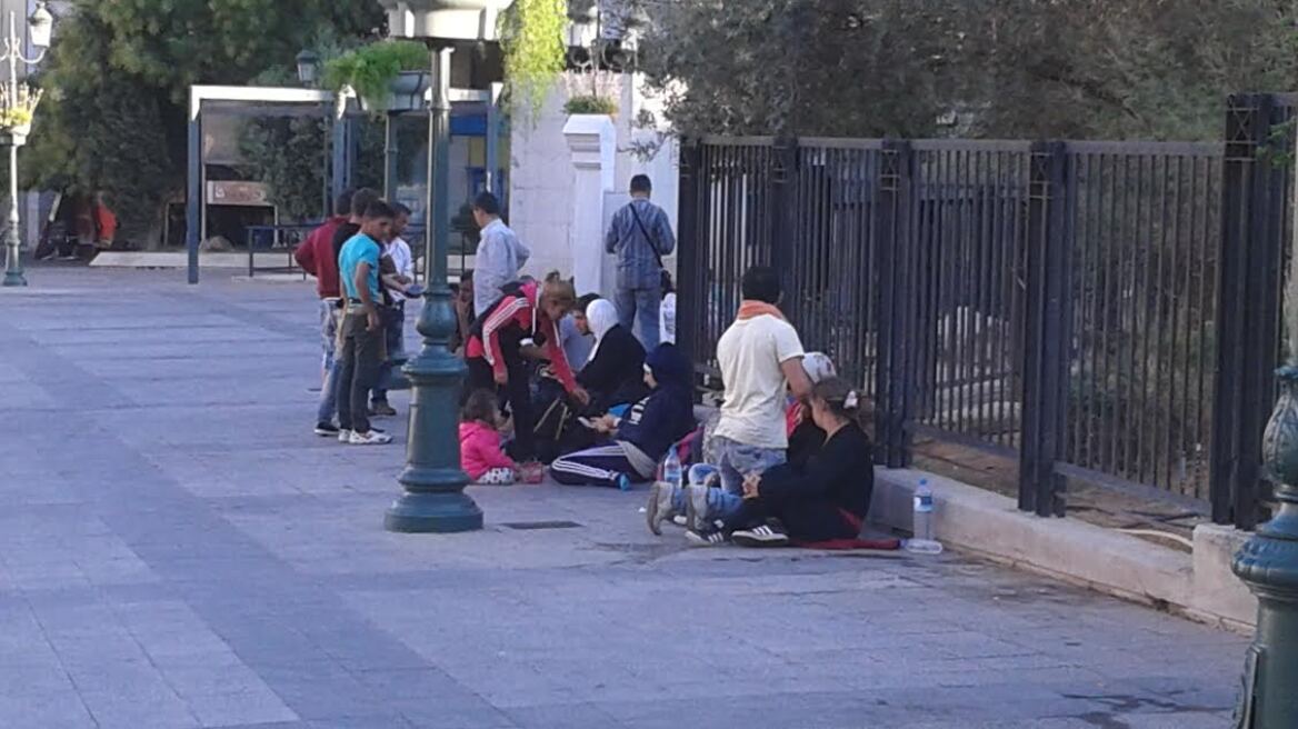 Μετά την Ομόνοια και τη Βικτώρια, μετανάστες και στην πλατεία Κοτζιά 