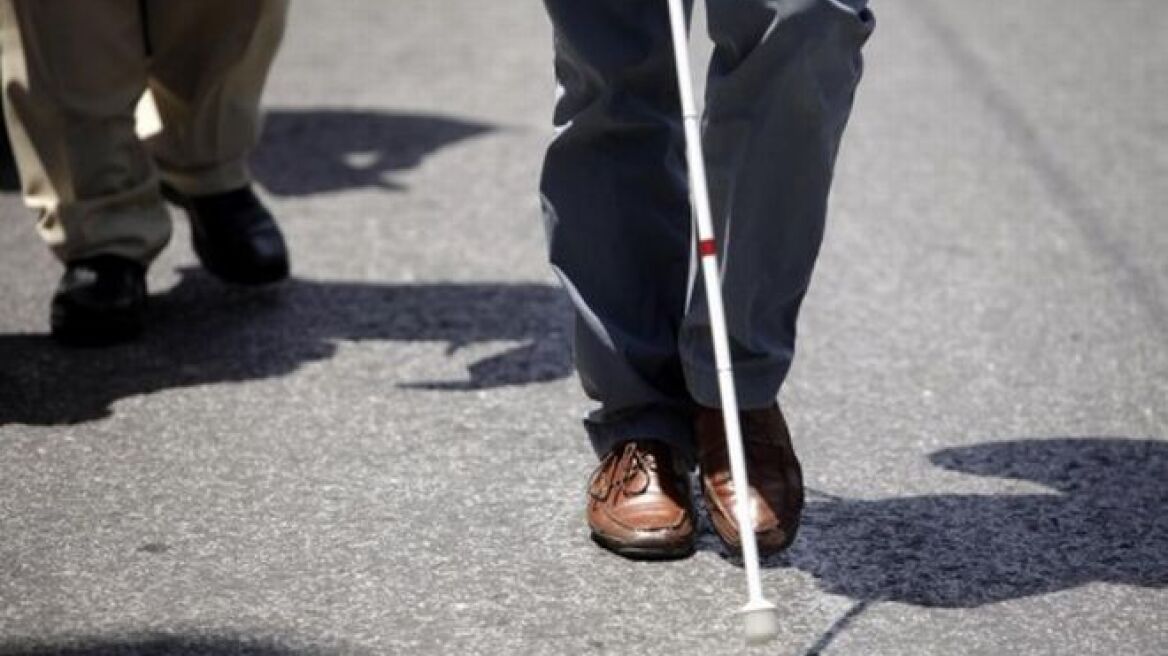 «Μαϊμού» τυφλός έκανε έρανο στα Γιαννιτσά