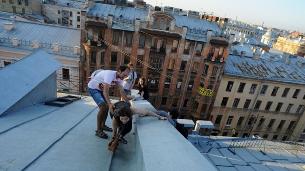 Σάλος στη Ρωσία για την καταστροφή ανάγλυφου δαίμονα από την πρόσοψη κτιρίου