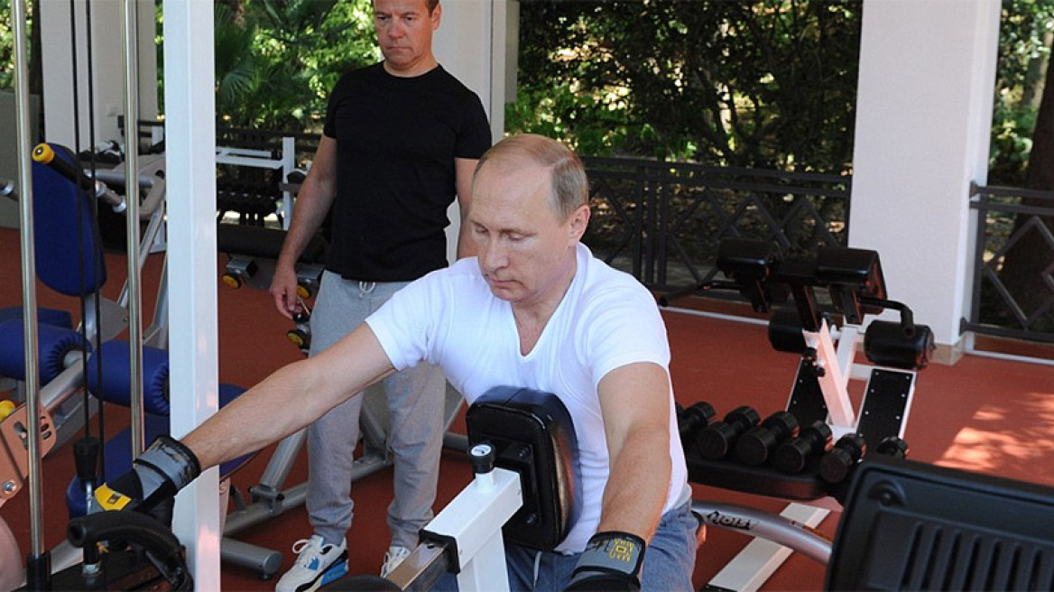 Αυτό σίγουρα δεν το έχετε ξαναδεί: Ο Πούτιν γυμνάζεται και ο Μεντβέντεφ τον θαυμάζει!