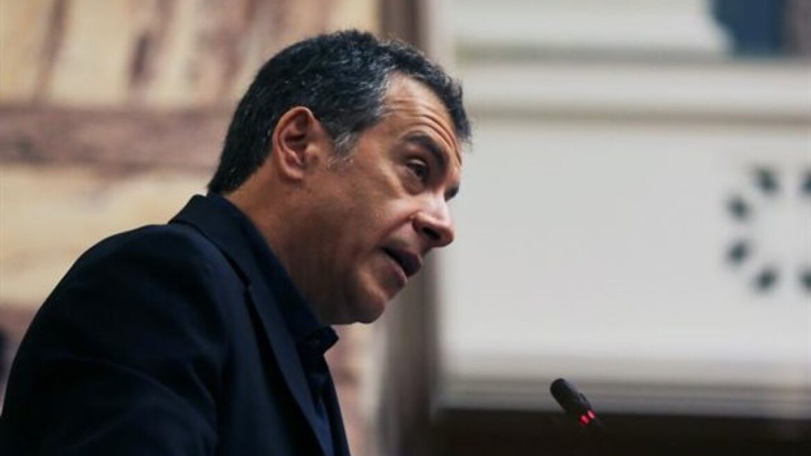 Θεοδωράκης: Τον Τσίπρα δεν τον εμπιστεύονται ούτε στο κόμμα του