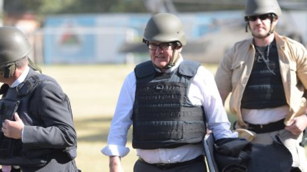 Με Black Hawk και αλεξίσφαιρο γιλέκο στην Καμπούλ ο Στάινμαγερ 