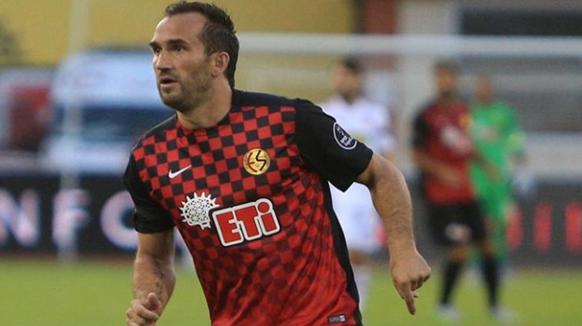 Γκέκας: «Λίγος σεβασμός δεν βλάπτει…»