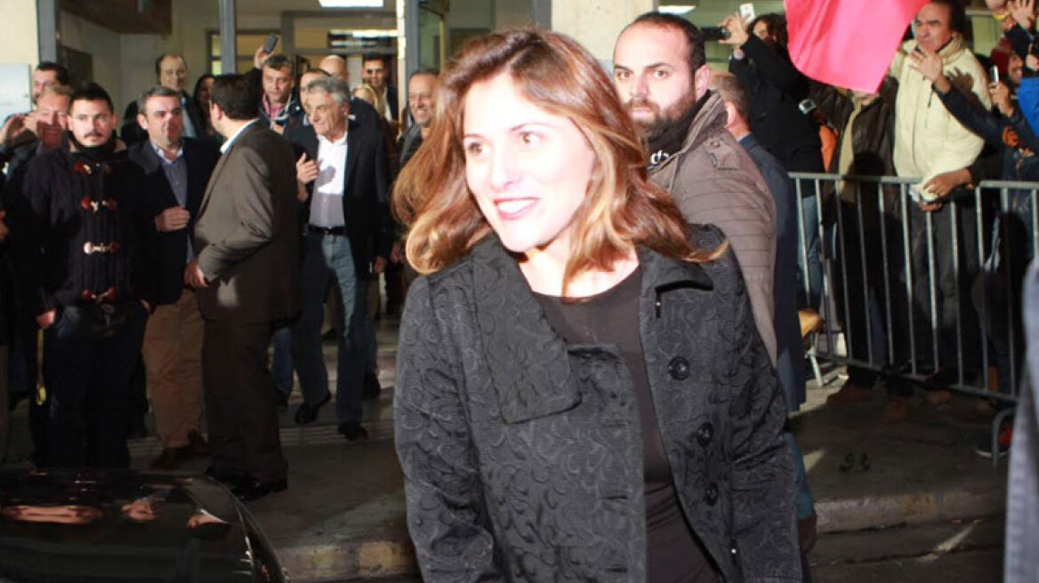 How ex-PM A. Tsipras got his wife, Betty, a cushy job