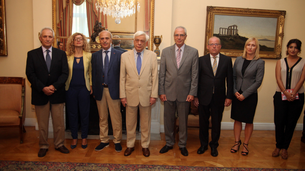 Θα σταθούμε στο πλευρό των μεταναστών, λένε οι φαρμακοποιοί