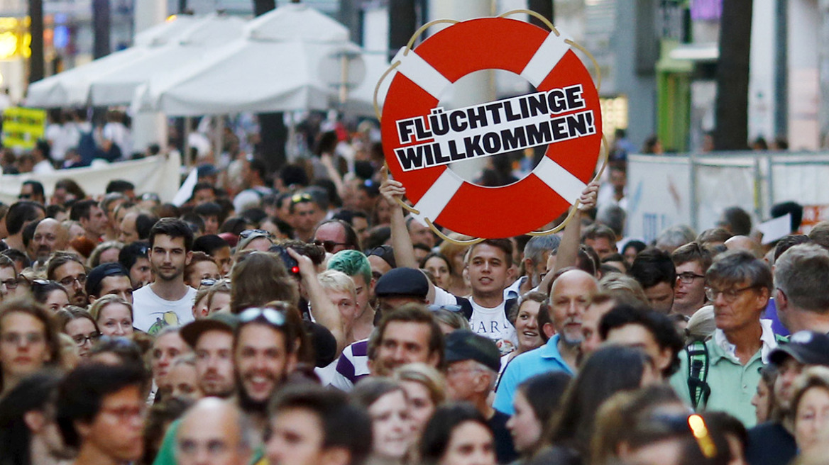 Κατά χιλιάδες φθάνουν οι πρόσφυγες σε Αυστρία και Γερμανία