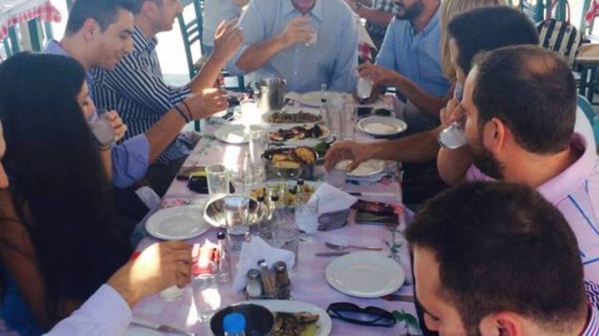 Στο Βόλο για τσίπουρα με νεολαίους ο Βαγγέλης Μεϊμαράκης