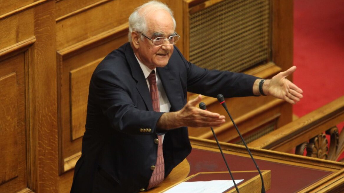 Στα ψηφοδέλτια του ΠΑΣΟΚ -σε μη εκλόγιμη θέση- επιστρέφει ο Απόστολος Κακλαμάνης