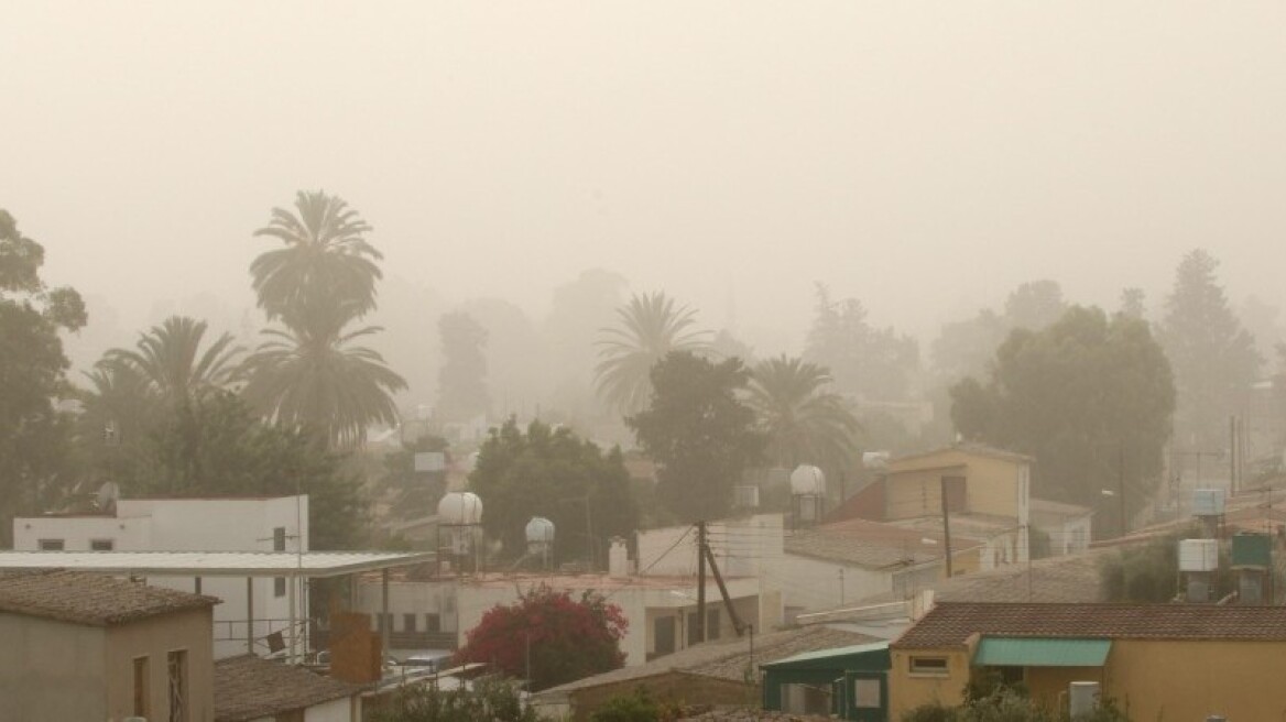 «Πνίγεται» η Κύπρος από τη σκόνη στην ατμόσφαιρα 