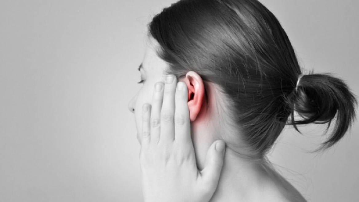 Κόκκινα αφτιά: Μάθετε τι φανερώνει το σύμπτωμα