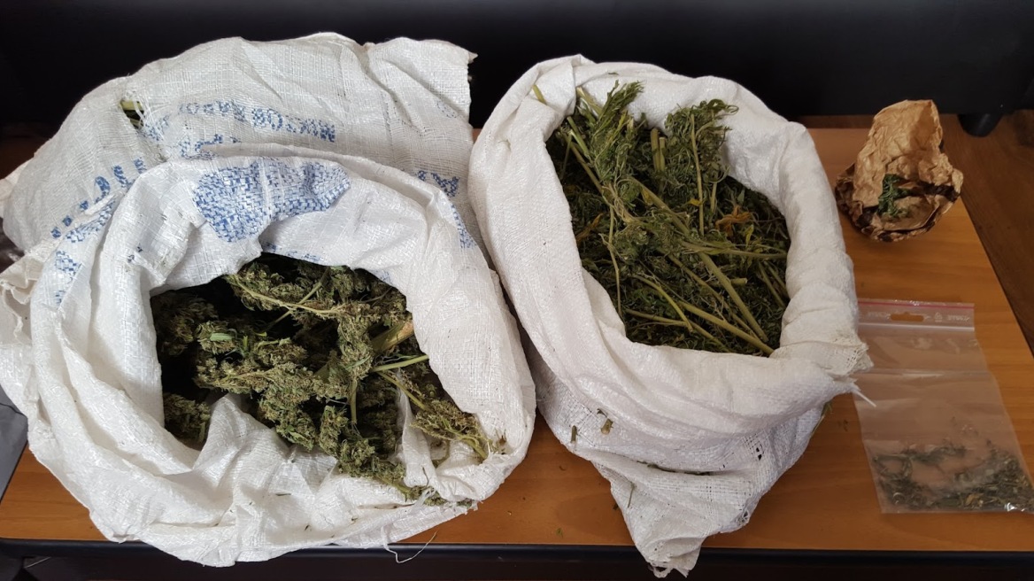 Σαμοθράκη: Έκρυβε πάνω από ένα κιλό χασίς στο μαντρί του 