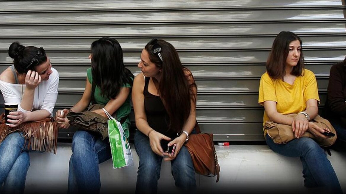 Αναξιοκρατία, διαφθορά και οικονομική κρίση: Να γιατί μεταναστεύουν οι Ελληνίδες