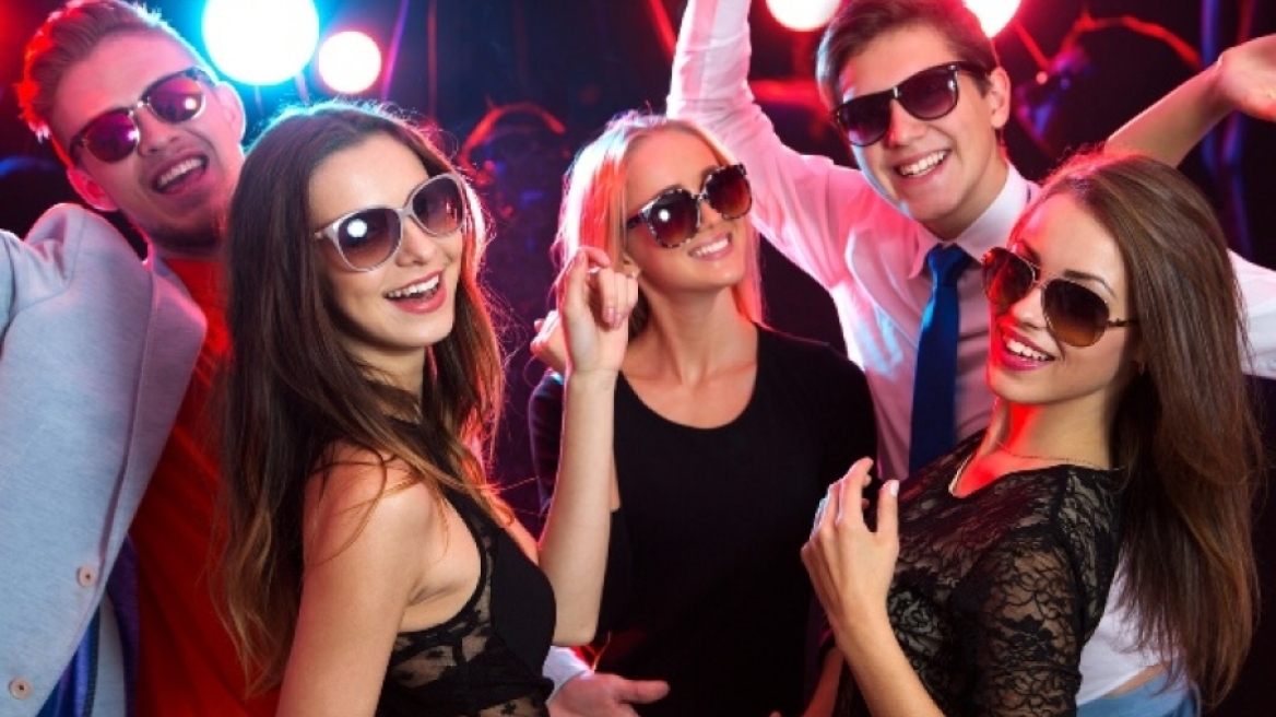 Ζώδια και πάρτι: Ποιο είναι party animal και ποιο θα… νυστάξει πρώτο;