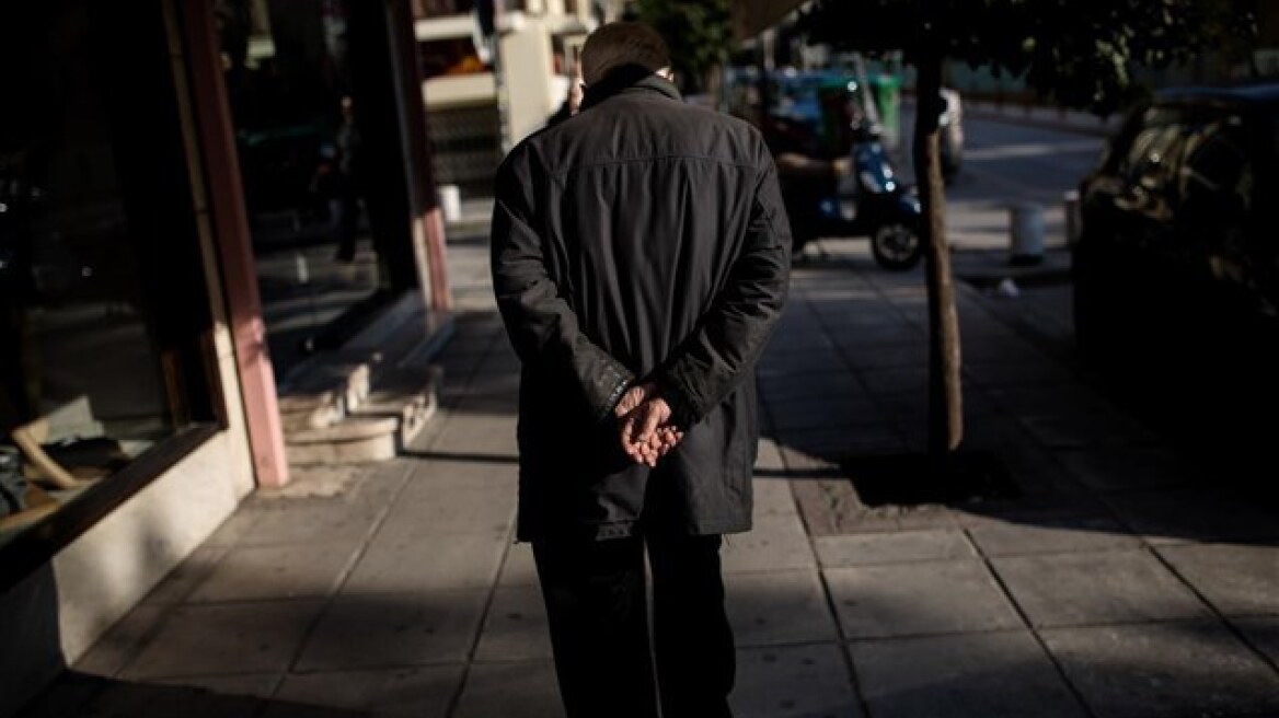 Μειώνεται και γηράσκει ο πληθυσμός της Ελλάδας