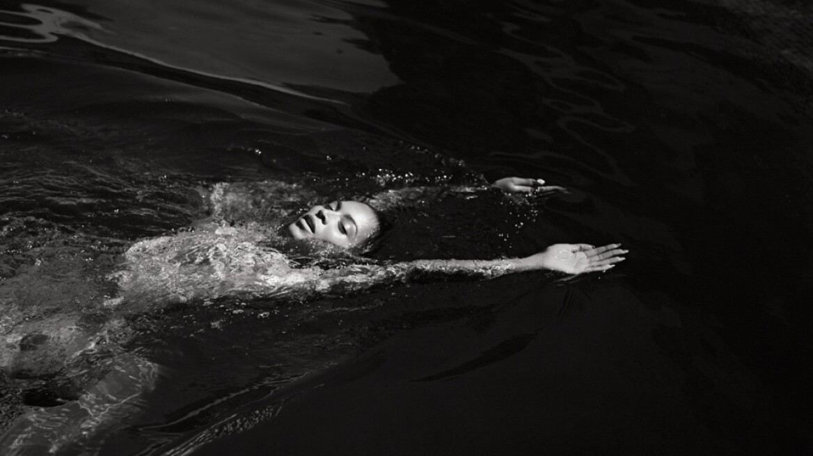 Beyoncé is crowned queen of Califuk (pics)