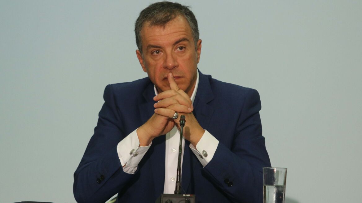 Θεοδωράκης: Έγκλημα του Τσίπρα που έκλεισε τις τράπεζες 