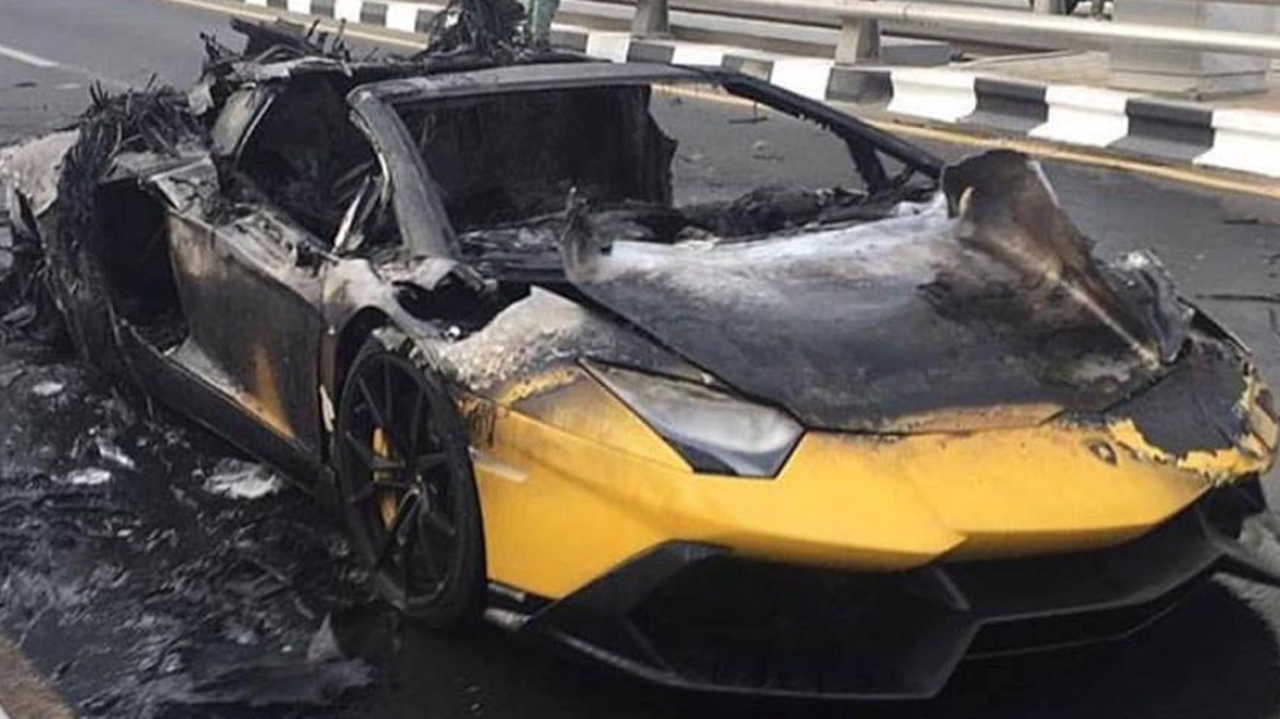 Video: Μία Lamborghini Aventador Roadster στις φλόγες