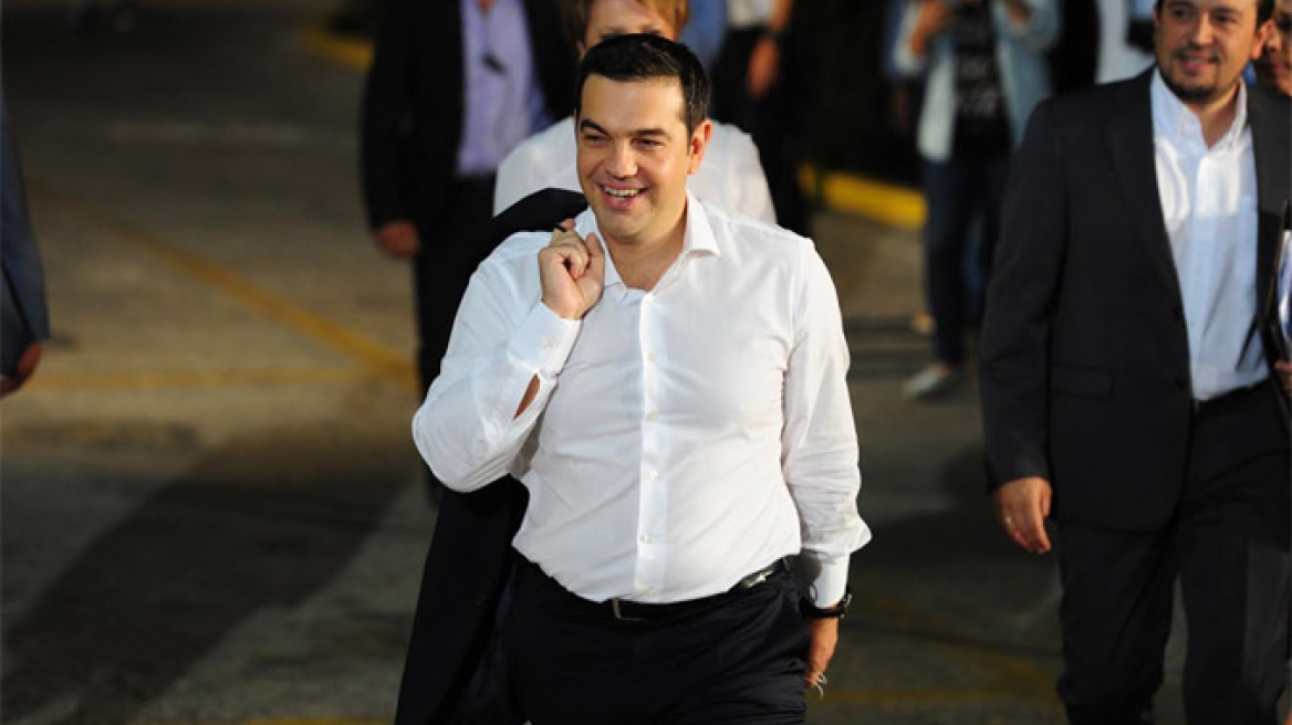 Ντιμπέιτ: Όταν ο Τσίπρας πήγε να πιει νερό από άδειο ποτήρι 