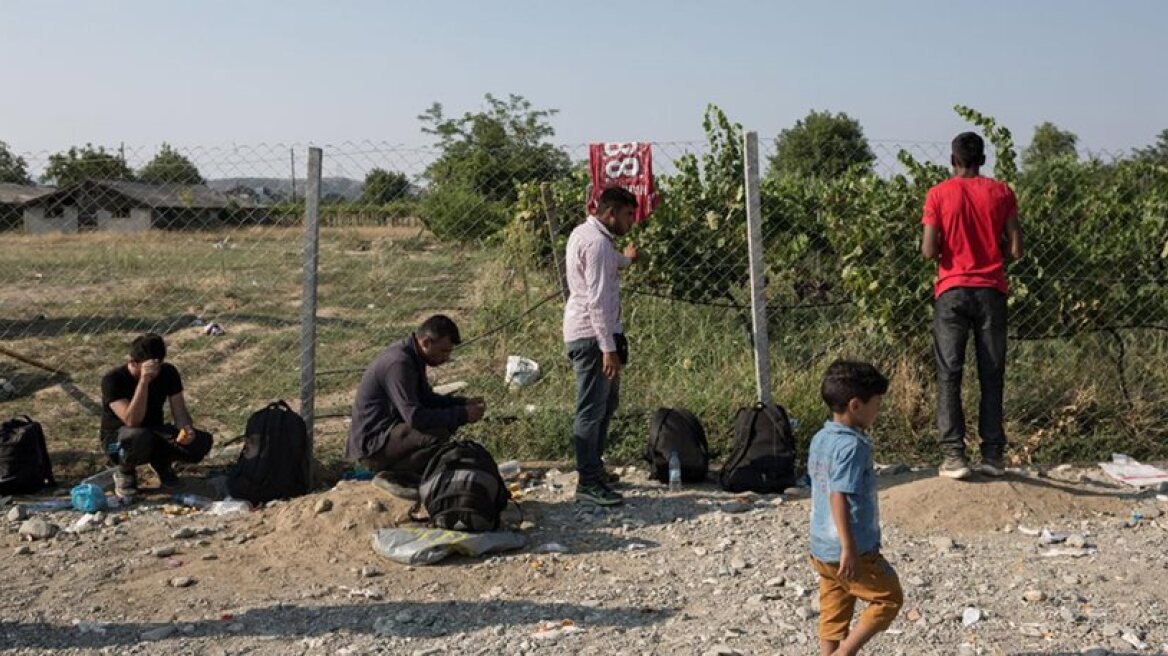 Refugee border crossings... with a little help from Facebook! 