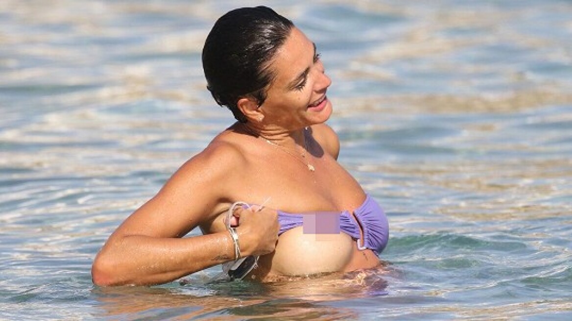 Battle of the Bikini: Sexy Jessica's perfect nip slip solution… (warning: nip pics)