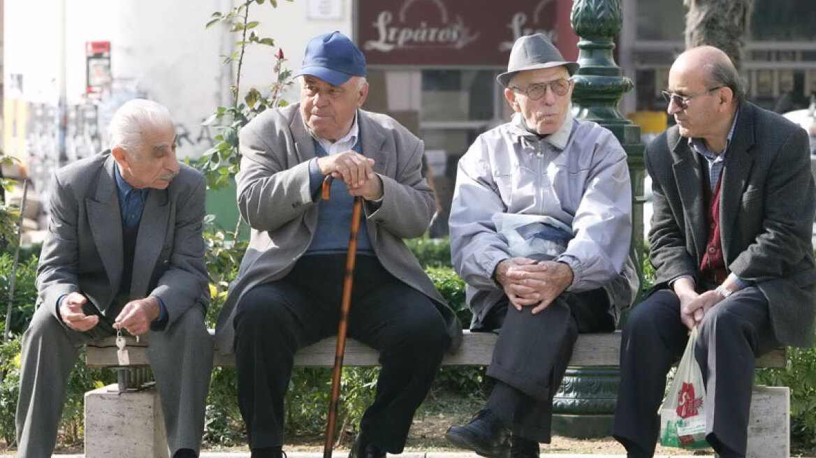 Νέο «ψαλίδι» στις συντάξεις από το νέο έτος φέρνουν οι προτάσεις της Επιτροπής Σοφών