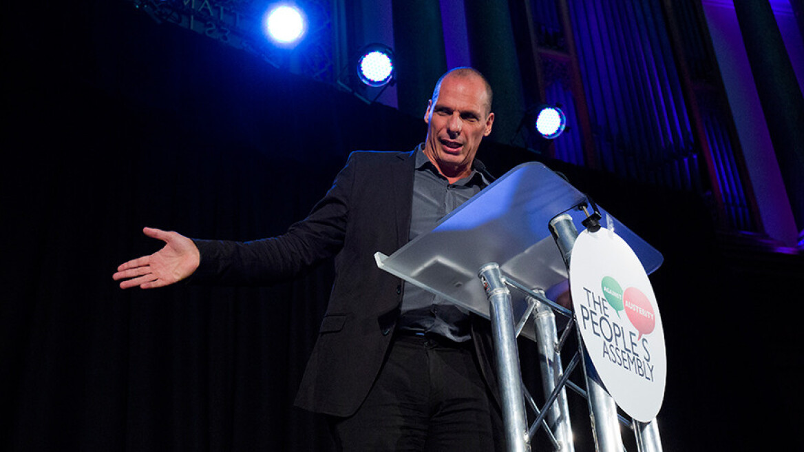 Νέα επίθεση Βαρουφάκη κατά Τσίπρα: Παραδόθηκε και συνεχίζει την κρίση