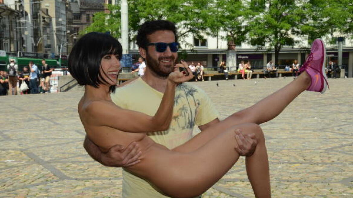 Milo Moire: H γυμνή καλλιτέχνις με τις «σέλφι»