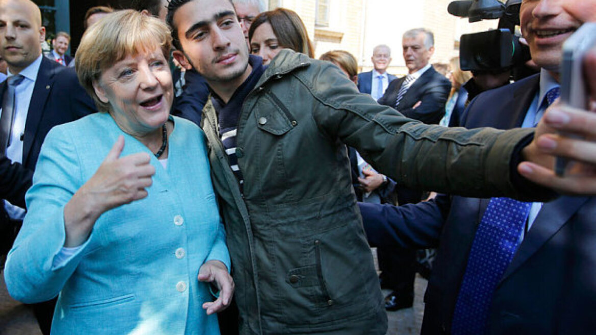 Spiegel: Φεύγει η Μέρκελ και γι' αυτό... συμπονά τους πρόσφυγες;