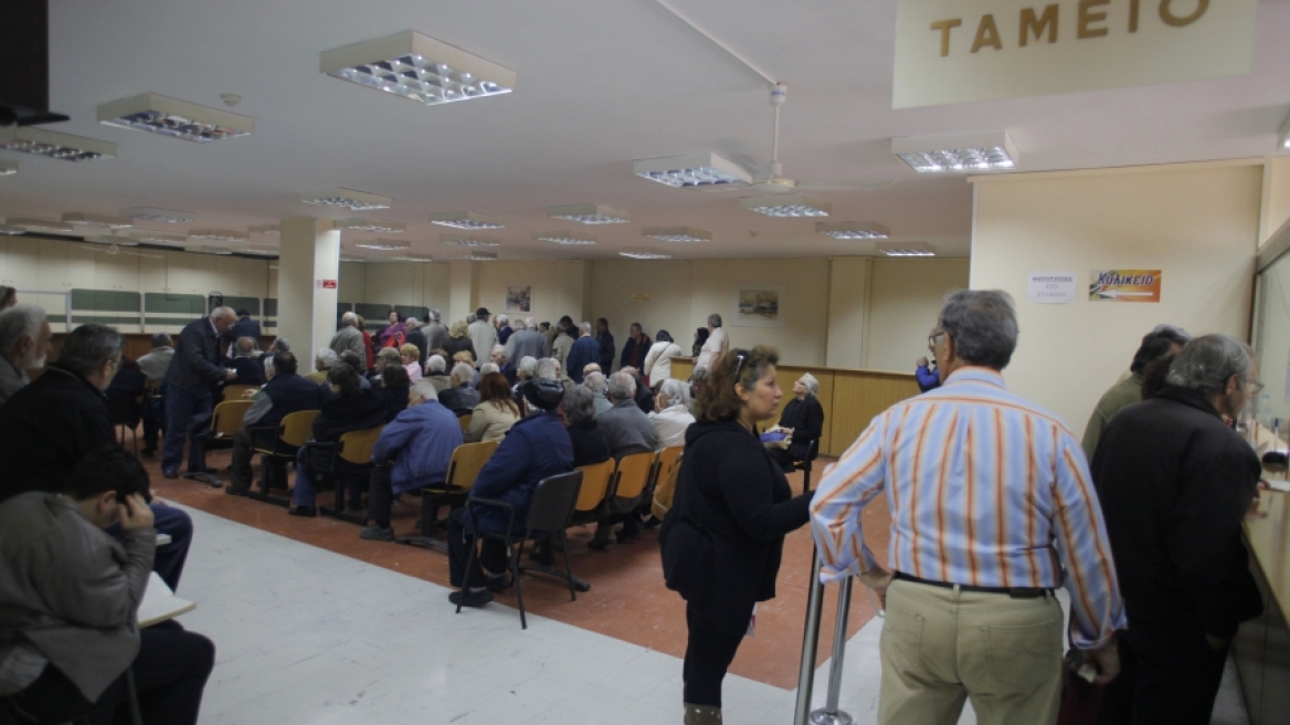 Τελευταία ευκαιρία να πάρουν σύνταξη οι οφειλέτες των ταμείων
