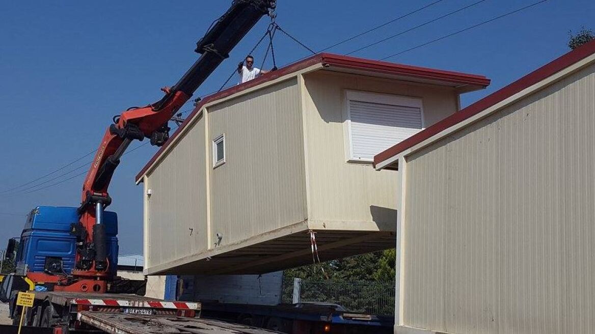 Γιάννα και Θόδωρος Αγγελόπουλος αναλαμβάνουν τη σίτηση προσφύγων στο κέντρο της Σίνδου