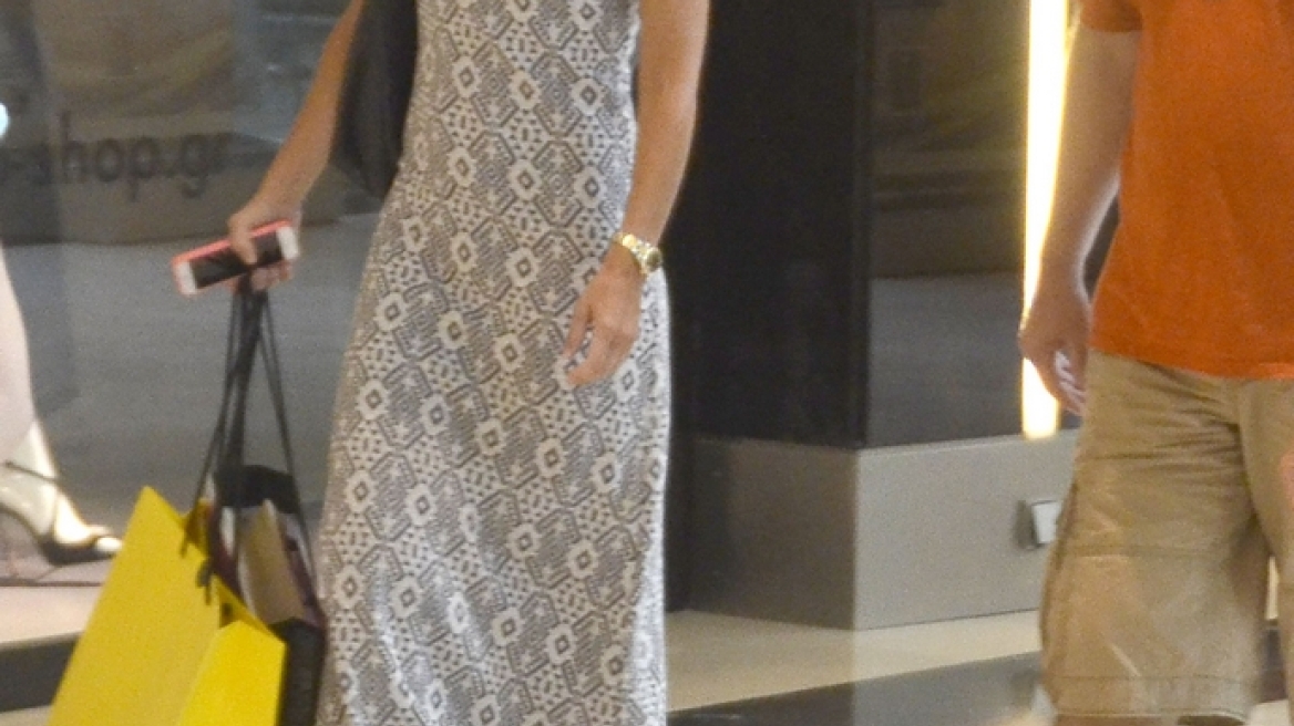 Μάρκος Σεφερλής- Έλενα Τσαβαλιά: Βόλτα στα μαγαζιά