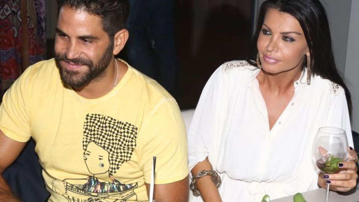 Tα νυχτοπερπατήματα της Νίνας Λοτσάρη με τον σύντροφό της