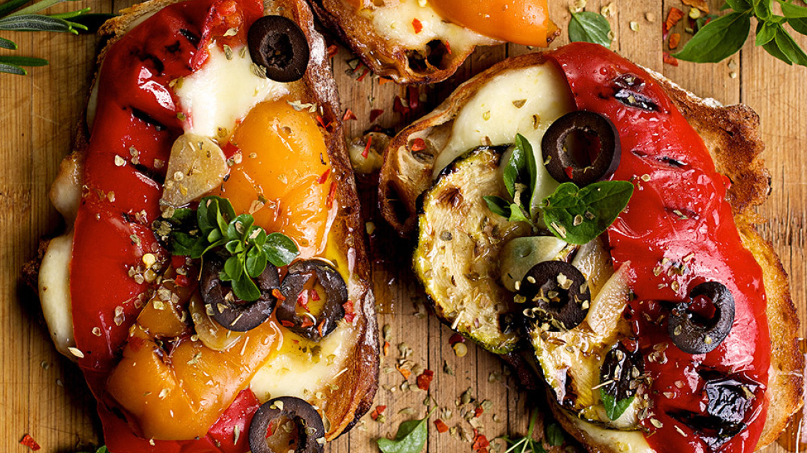 Μπρουσκέτες με ψητά λαχανικά και αρωματικά