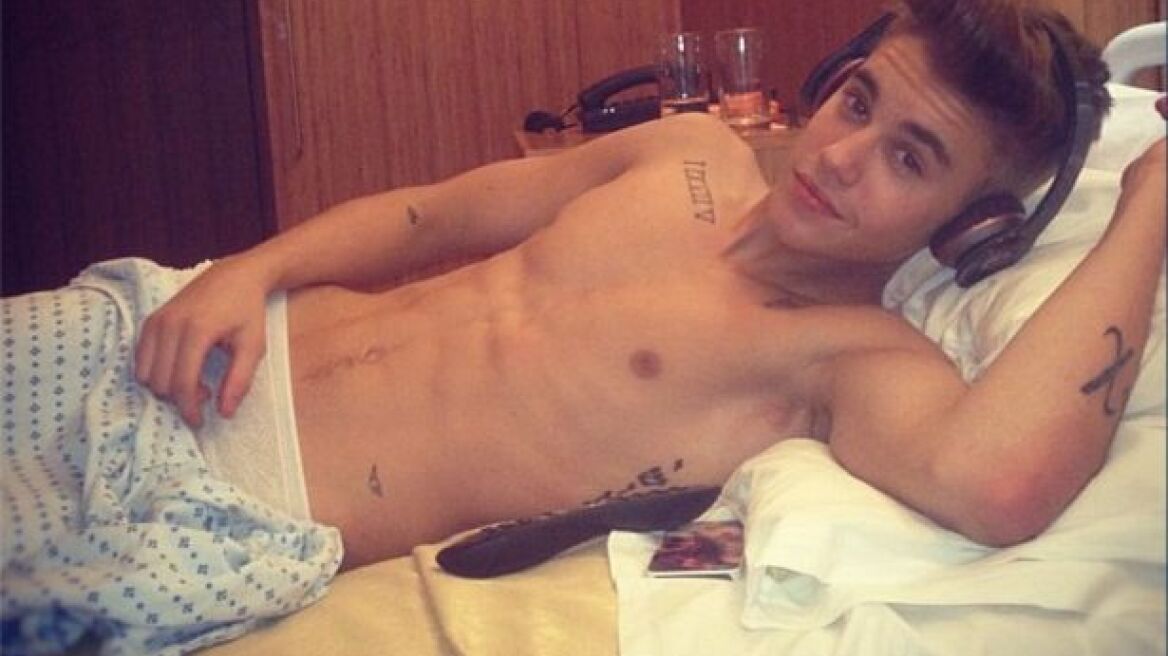 Justin Bieber slipped into Greece unnoticed while everyone was voting (pics + vid)