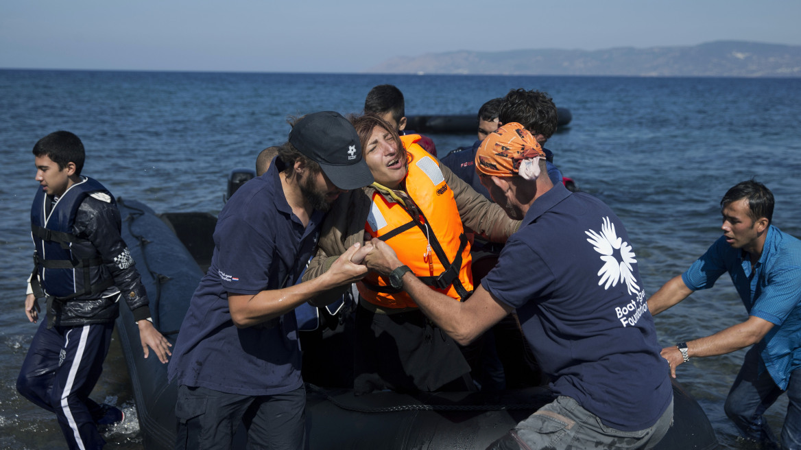Αγνοούνται δύο πρόσφυγες μετά από ανατροπή βάρκας στη Μυτιλήνη
