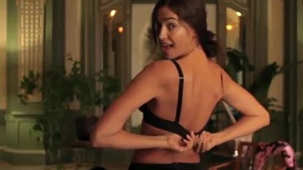 Δείτε την Ιρίνα Σάικ να κάνει... στριπτίζ!