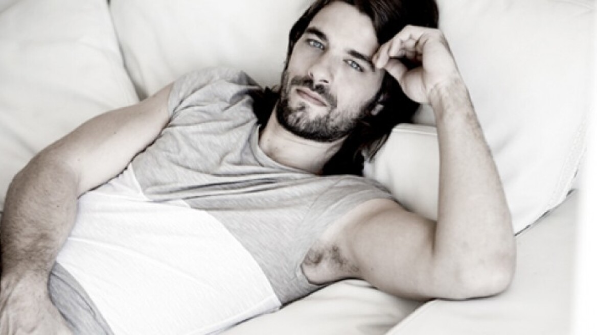 Ο Αποστόλης Τότσικας σε ρόλο...κηπουρού