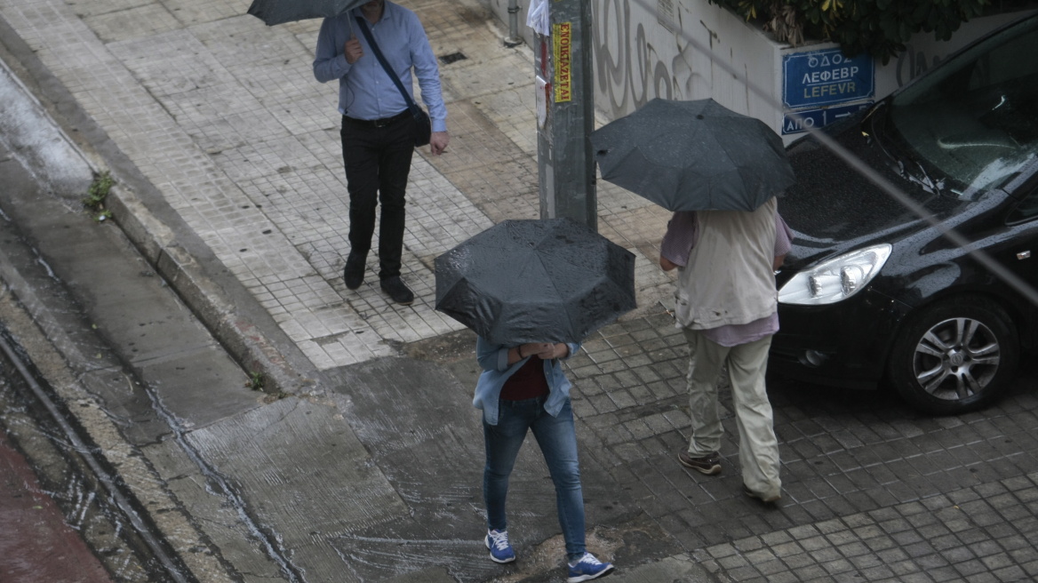 Έκτακτο δελτίο καιρού: Ξανά καταιγίδες, πέφτει από αύριο η θερμοκρασία