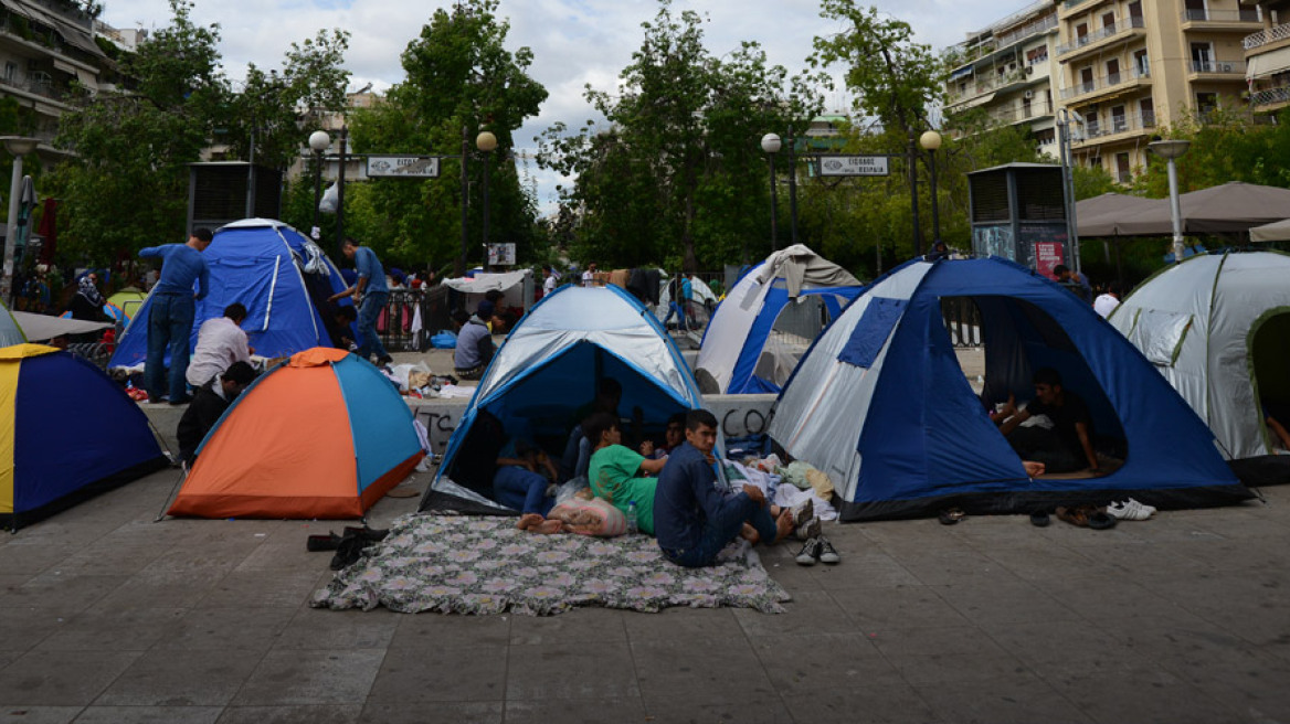 24 ώρες με τους πρόσφυγες στην πλατεία Βικτωρίας 