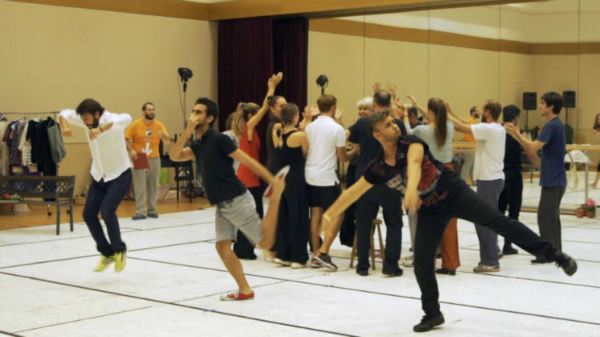 Μουσικά φιλιά, χορευτικά ταξίδια