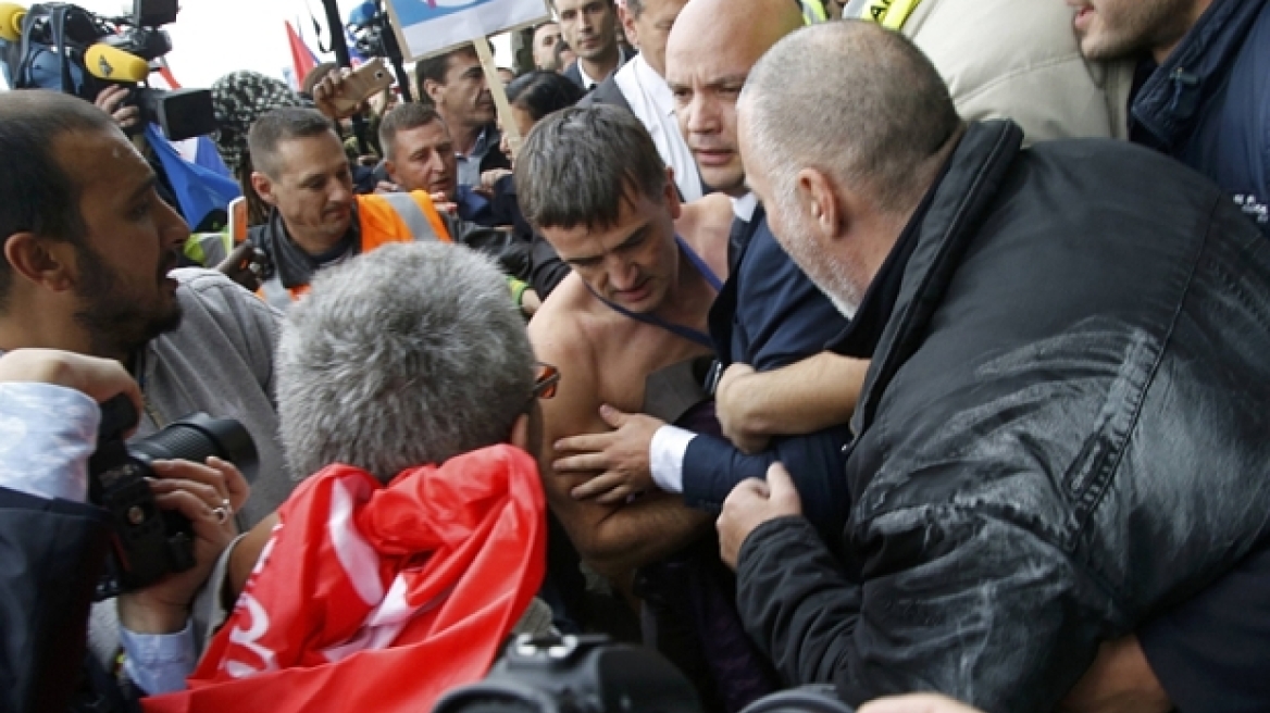 Air France managers attacked by angry staff after announcing huge job cuts