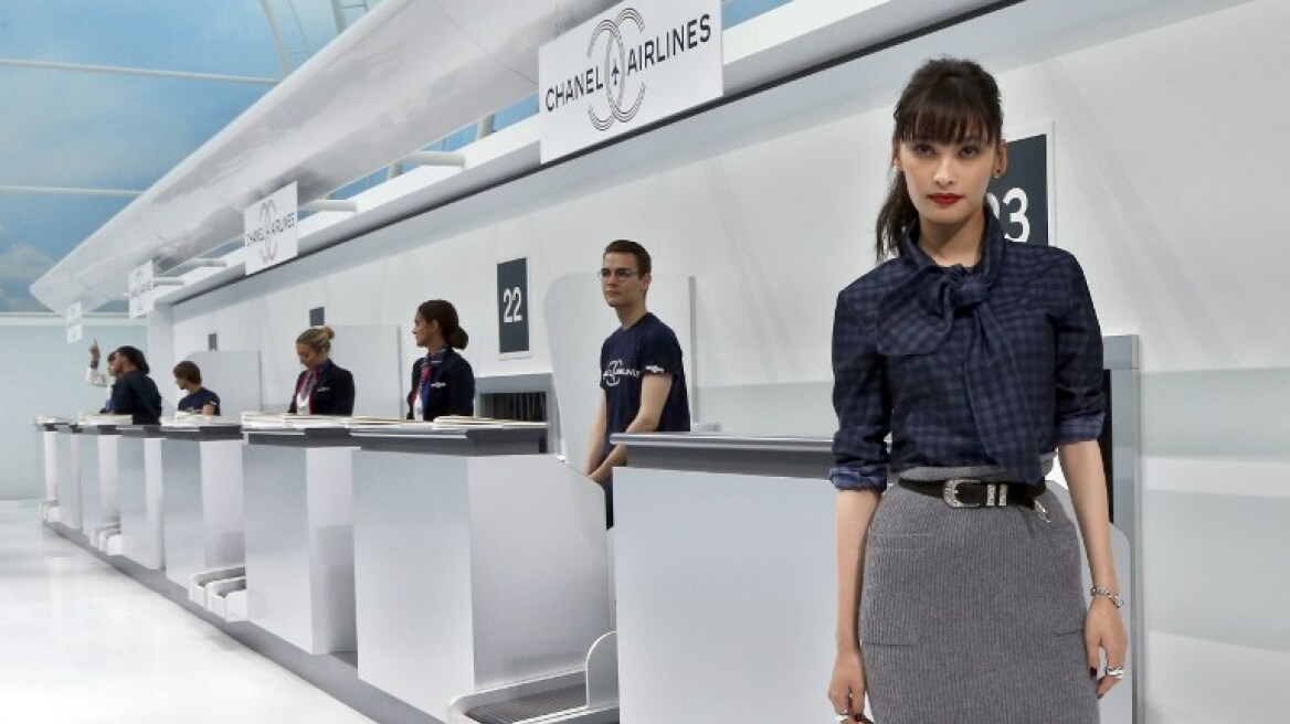 H Chanel συστήνει την Chanel Airlines στην Εβδομάδα Μόδας του Παρισιού