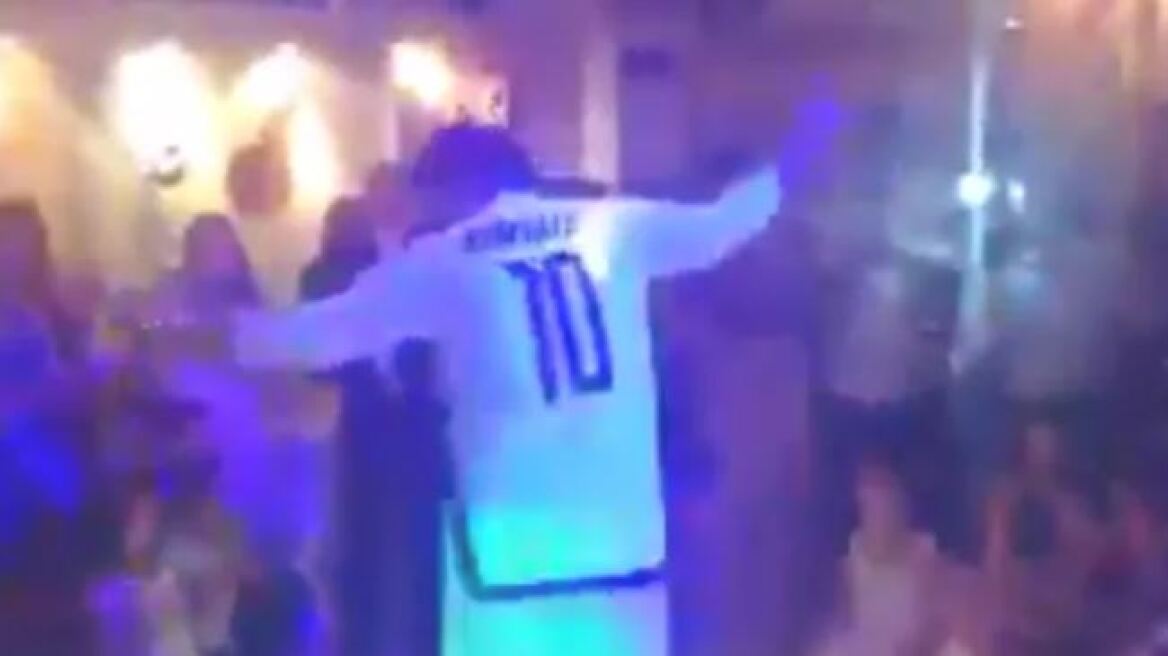 Βίντεο: Ο γαμπρός που ντύθηκε... Μπερμπάτοφ