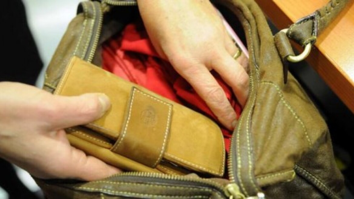 Κοριτσάκι με… μακριά χέρια ξάφριζε χρήματα στην Καβάλα!