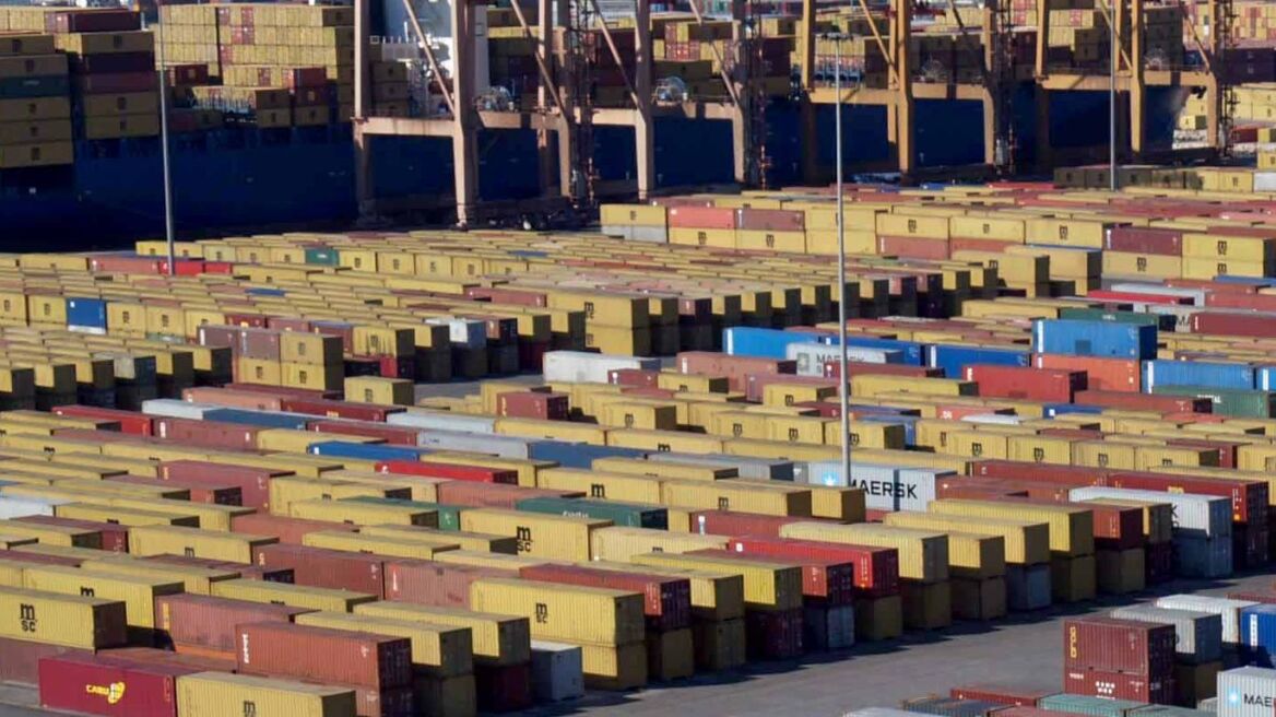 Greece’s trade deficit dropped