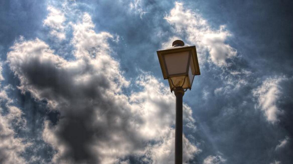 Φθινοπωρινός ο καιρός με συννεφιά και καταιγίδες