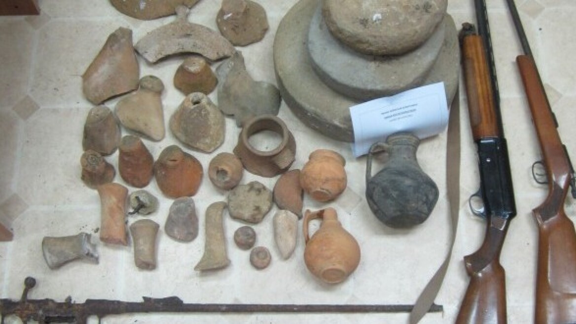 Αρχαία, ναρκωτικά και όπλα σε αγρόκτημα στη Ροδόπη