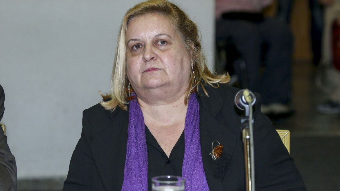 Οργισμένη επιστολή-απάντηση στον Σύλλογο Ελλήνων Αρχαιολόγων από την Περιστέρη